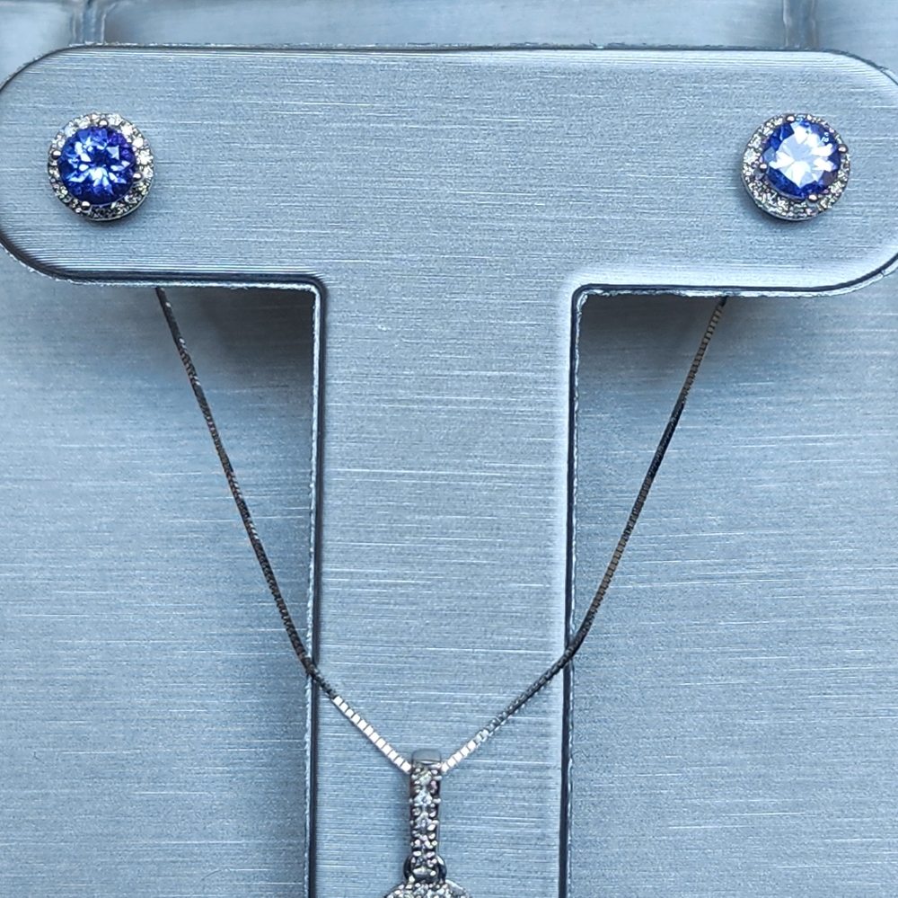 Beautiful Natural Diamond And Tanzanite Set
